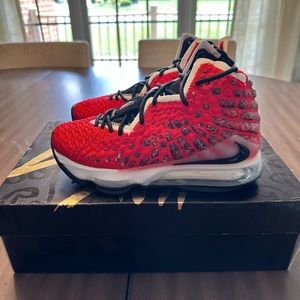 NEW Nike Lebron 17 Uptempo size 3.5
